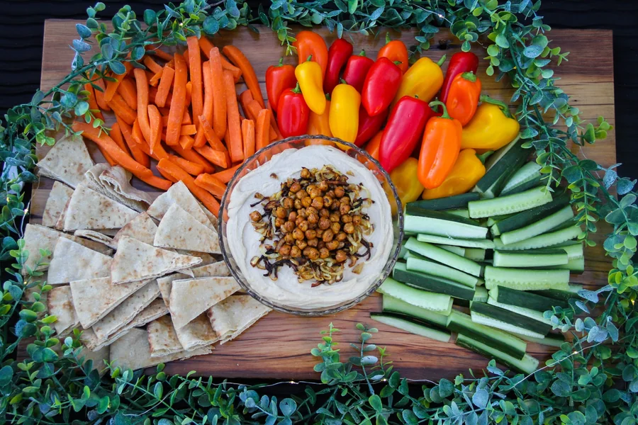 Hummus and vegetables